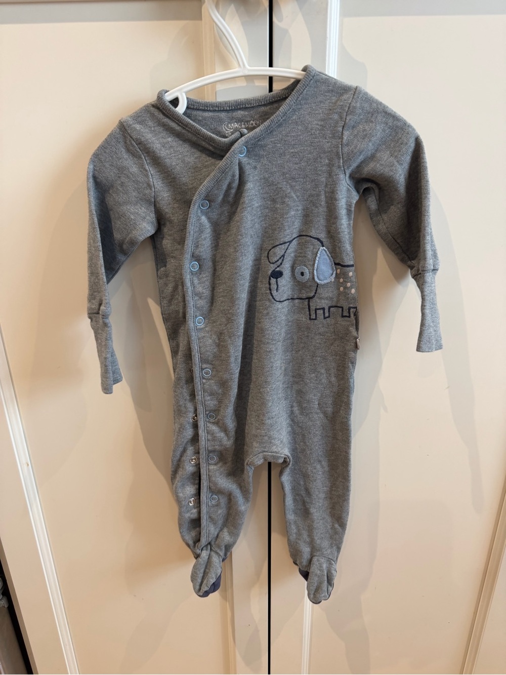 Mac and moon organic cotton 9m sleeper Grey Infant Dog Applique One-Piece